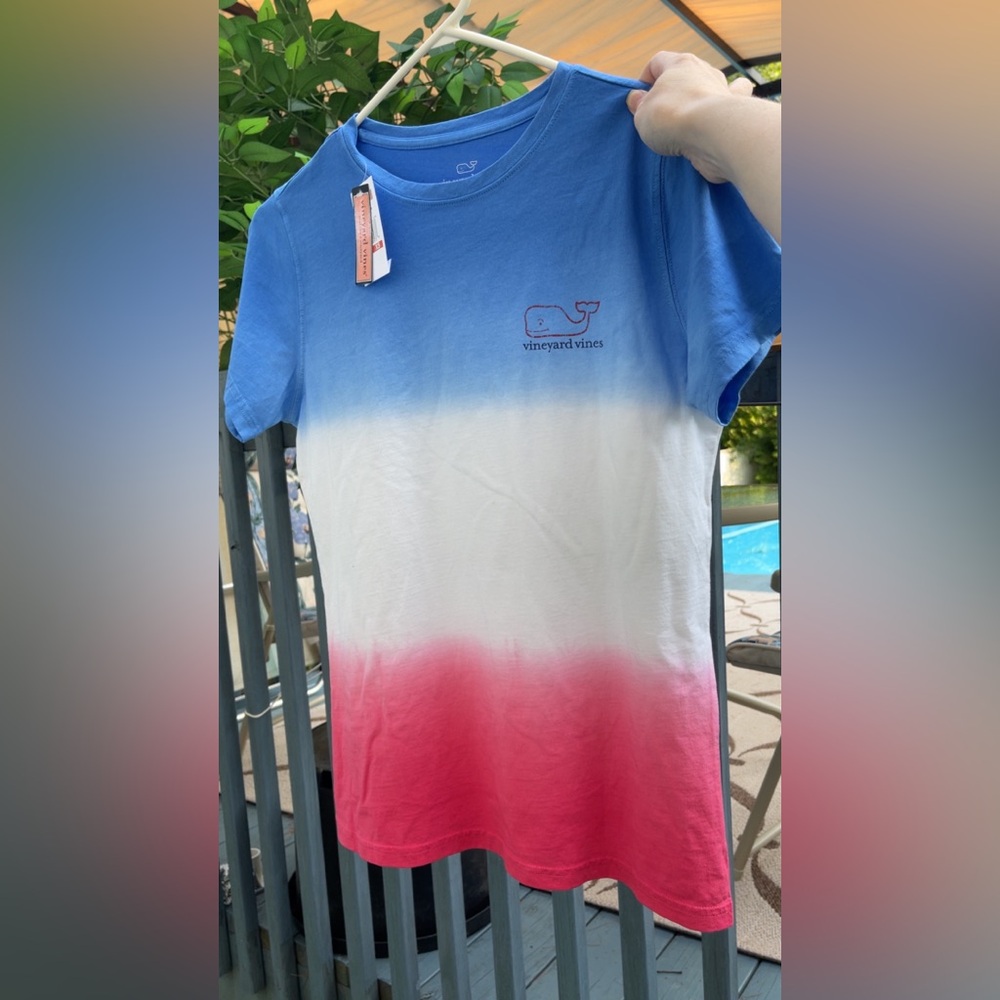 New vineyard vines XS WOMENS Short sleeve GRAPHIC TEE
DIP DYE VINTAGE WHALE